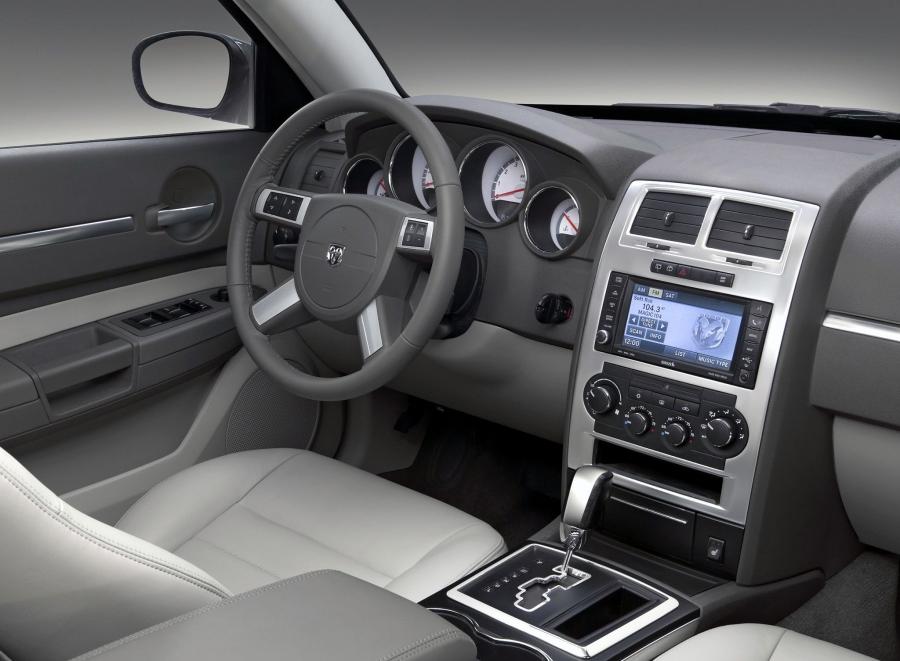  Dodge Magnum R/T 2007 года  (фото 2 из 7)